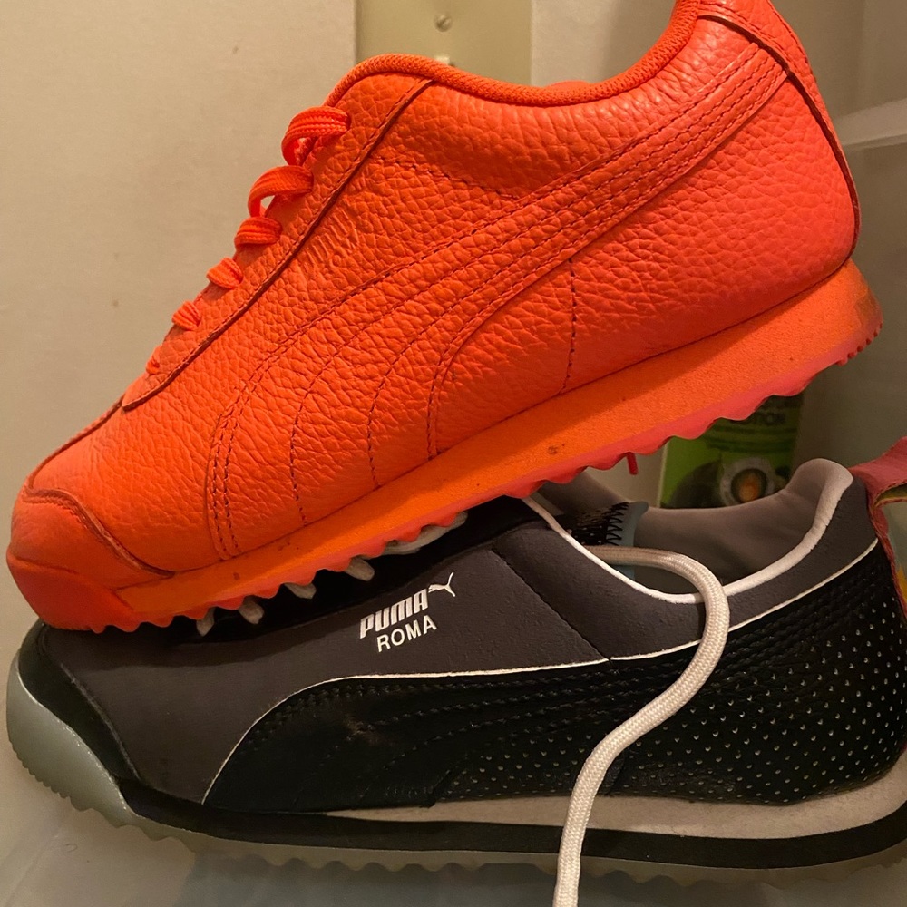 Big kid’s sneakers size 3